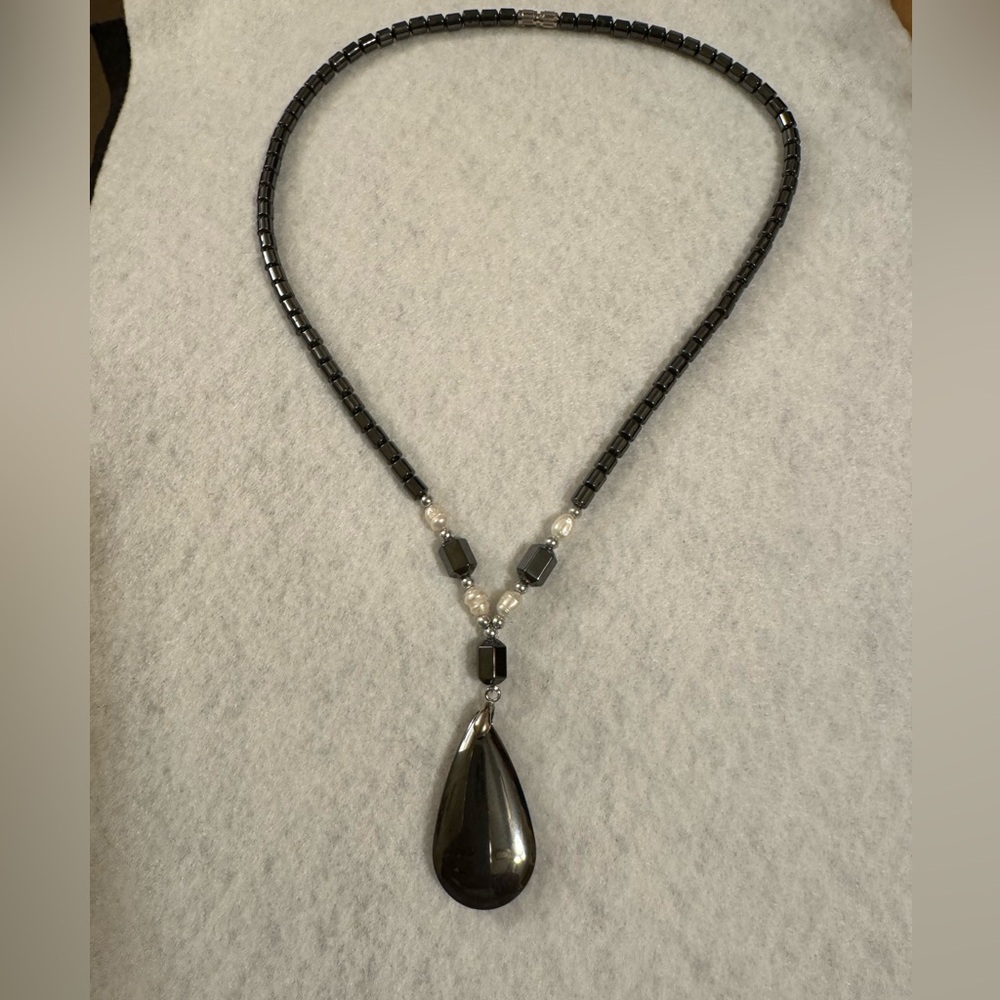 Hematite tear drop pendant necklace w/hematite cylinder beads & baroque pearls